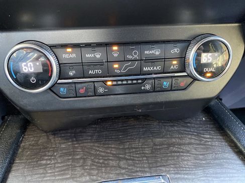 Used 2019 Ford Expedition Limited image 24