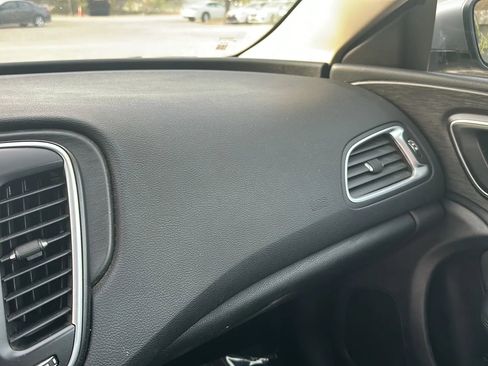 Used 2016 Chrysler 200 Limited w/ Convenience Group image 37