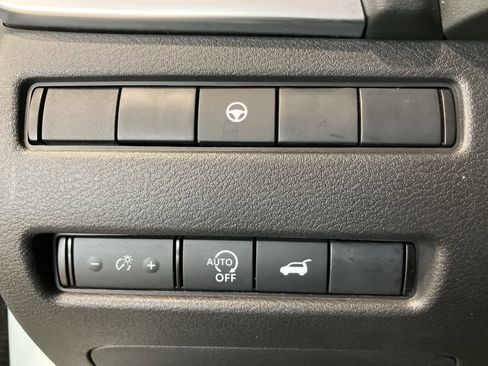 Used 2025 Nissan Rogue SV image 13