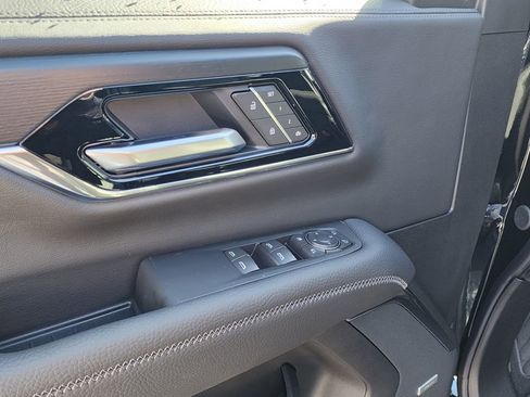 New 2026 GMC Yukon XL Denali w/ Denali Reserve Package image 13