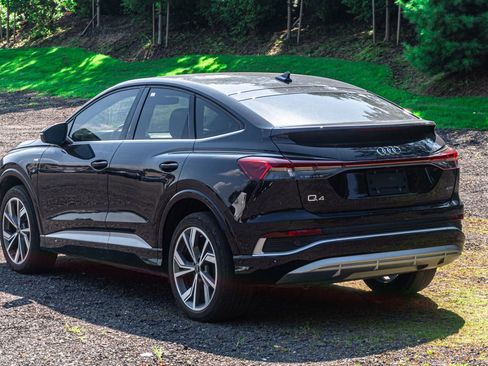 Used 2023 Audi Q4 e-tron Prestige image 6