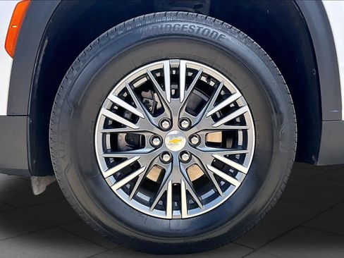 Used 2026 Chevrolet Traverse LT FWD image 11