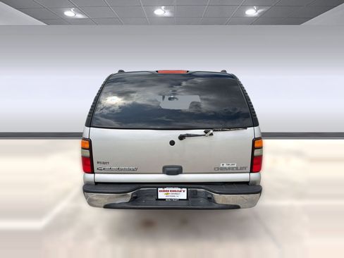 Used 2004 Chevrolet Suburban LS image 9
