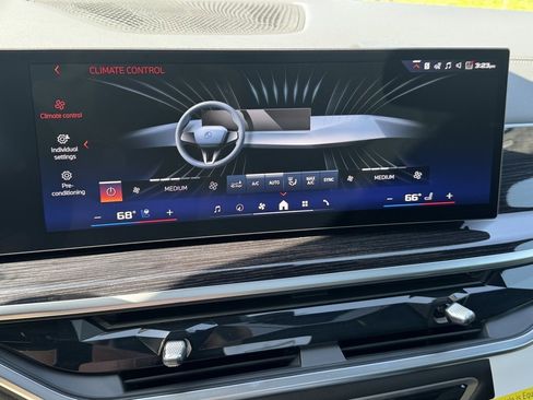 Used 2026 BMW X7 M60i w/ Climate Comfort Package image 11