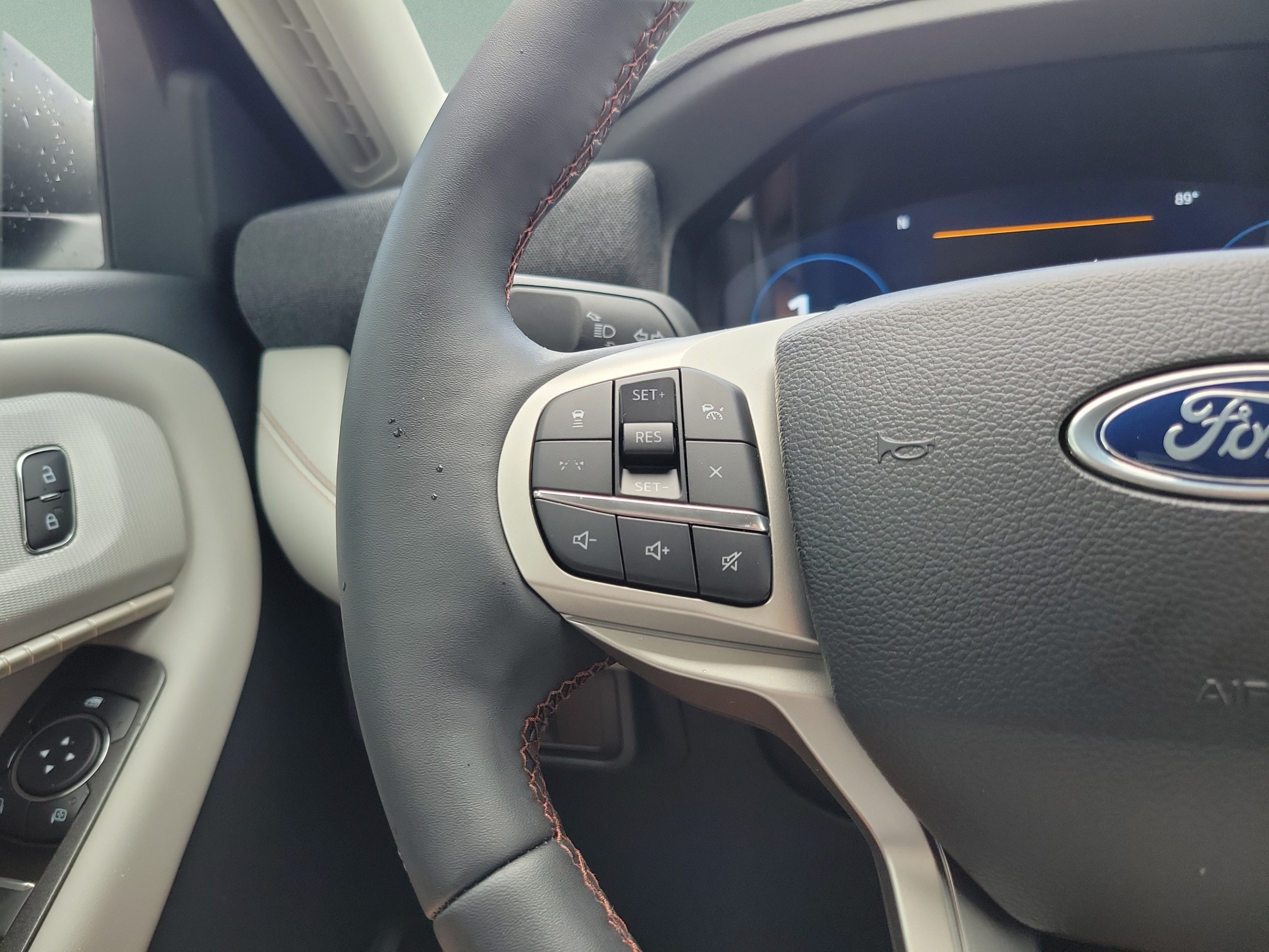 New 2026 Ford Explorer Active w/ Active Comfort Package RWD image 19