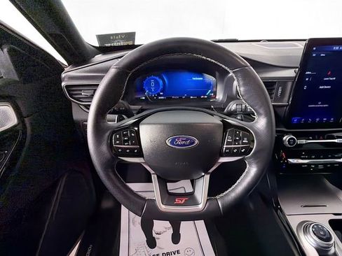 Used 2024 Ford Explorer ST w/ Technology Package image 11