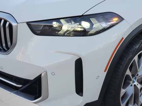 Used 2024 BMW X5 xDrive50e image 36