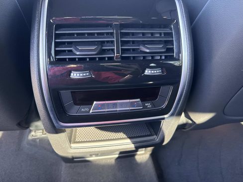 Used 2024 BMW X7 M60i image 17