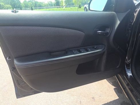 Used 2013 Dodge Avenger SE FWD image 18