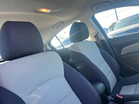 Used 2013 Chevrolet Cruze LS image 17