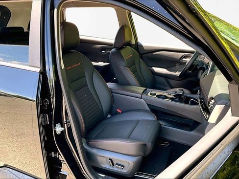 Used 2025 Nissan Rogue SV w/ Rock Creek Premium Package image 22