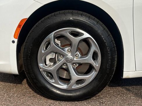 Used 2021 Chrysler Pacifica Limited w/ Premium & Safety Sphere Group AWD/4WD image 15