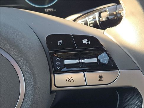 Used 2025 Hyundai Elantra SEL image 29