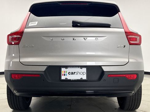 Used 2025 Volvo XC40 B5 Plus AWD/4WD image 4