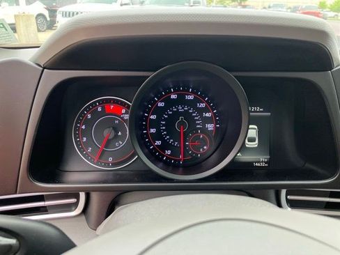 Used 2023 Hyundai Elantra SEL FWD image 16
