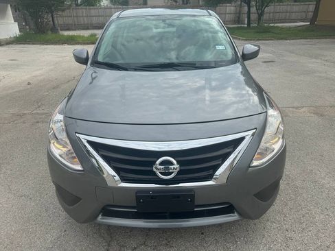 Used 2018 Nissan Versa SV FWD image 2