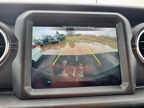 Used 2023 Jeep Wrangler Unlimited Sahara image 30