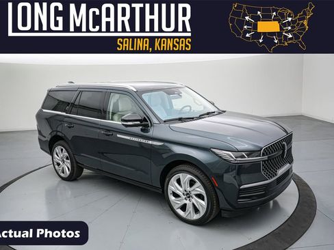 Used 2025 Lincoln Navigator Reserve image 1