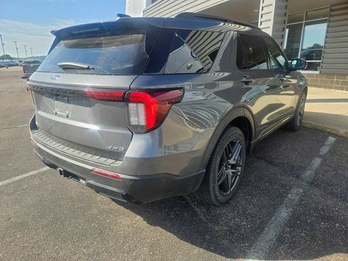 Used 2025 Ford Explorer ST-Line w/ Premium Package AWD/4WD image 3