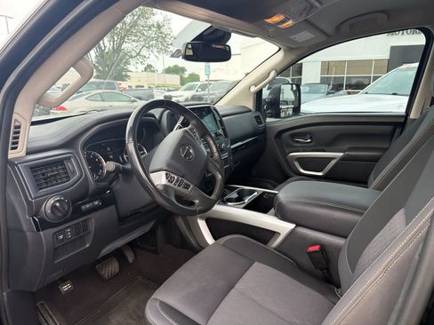 Used 2022 Nissan Titan SV w/ SV Convenience Package image 6