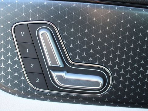 Used 2025 Mercedes-Benz GLA 250 4MATIC image 12