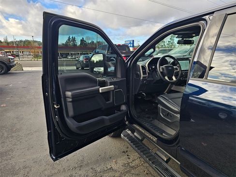Used 2022 Ford F250 Lariat w/ Black Appearance Package image 19