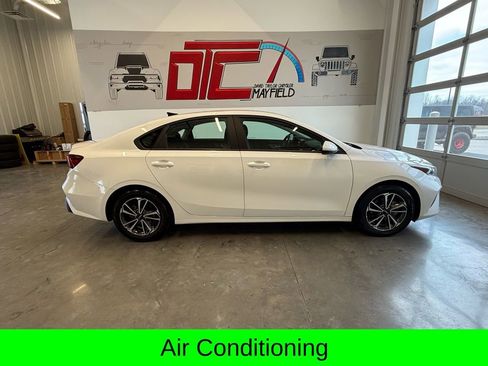 Used 2023 Kia Forte LXS image 3