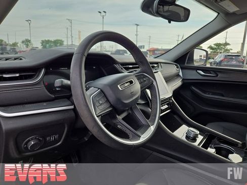 Used 2023 Jeep Grand Cherokee Laredo w/ Trailer Tow Prep Group (B) AWD/4WD image 18