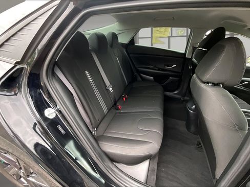 Used 2022 Hyundai Elantra SEL w/ Preferred Accessory Package FWD image 25