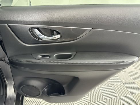 Used 2017 Nissan Rogue SV FWD image 27