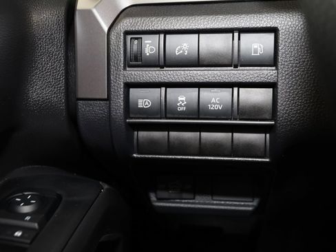 Used 2025 Toyota Tacoma TRD Off-Road image 30