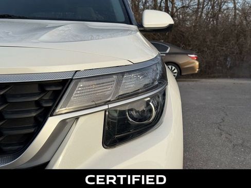 Certified 2023 Kia Seltos LX image 4