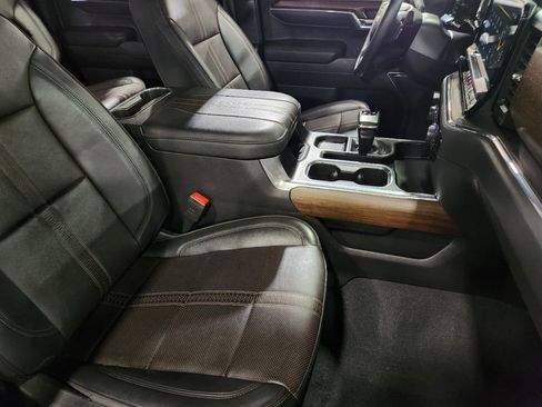 Used 2023 Chevrolet Silverado 1500 High Country w/ High Country Premium Package AWD/4WD image 25