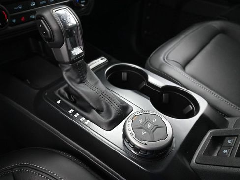 New 2025 Ford Bronco Outer Banks image 9