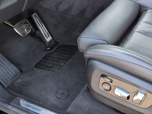 Used 2025 BMW ALPINA XB7 image 17