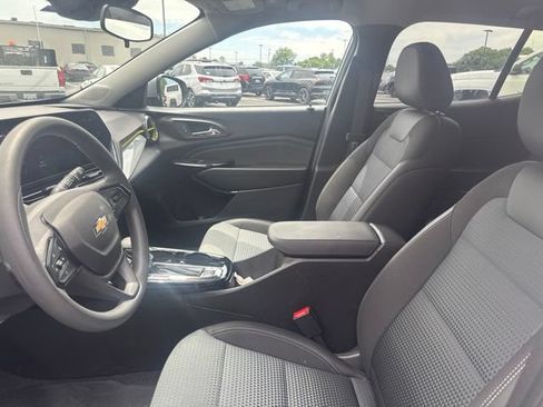 Used 2026 Chevrolet Trax LT FWD image 8