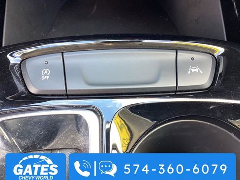 Used 2025 Chevrolet Trax LT w/ LT Convenience Package image 28