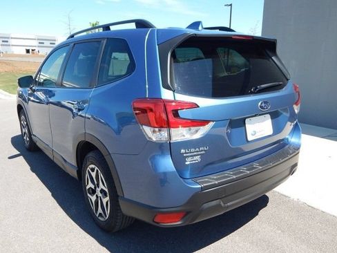 Used 2021 Subaru Forester Premium AWD/4WD image 2