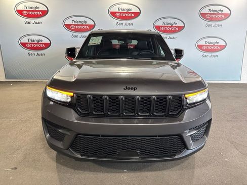 Used 2023 Jeep Grand Cherokee Altitude RWD image 2