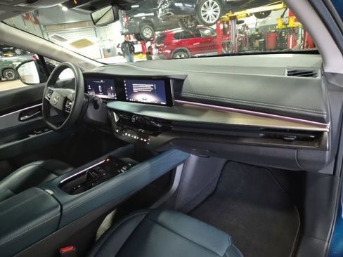 Used 2025 Nissan Murano Platinum image 11