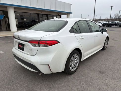 Used 2021 Toyota Corolla LE image 3
