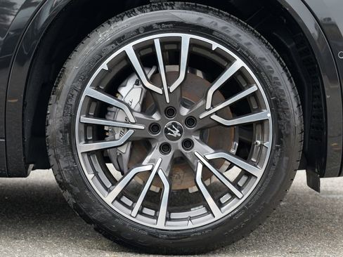 New 2025 Maserati Grecale GT image 12