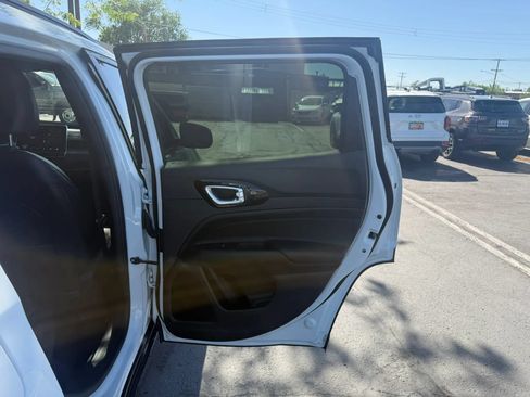 Used 2026 Jeep Compass Latitude AWD/4WD image 25