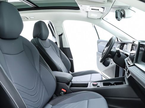 New 2026 Volkswagen Tiguan SE image 36