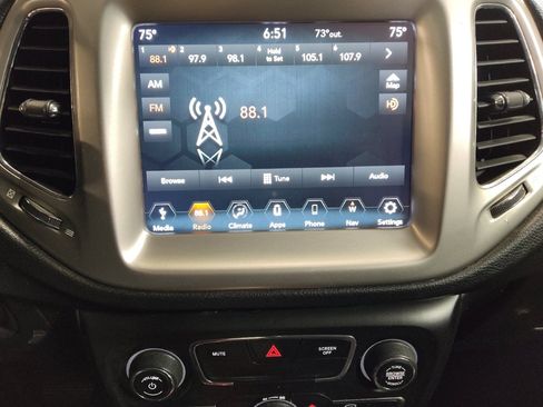 Used 2018 Jeep Compass Latitude w/ Popular Equipment Group FWD image 25