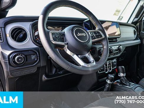Used 2025 Jeep Wrangler Unlimited Sahara AWD/4WD image 27