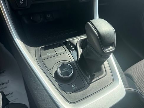 Used 2019 Toyota RAV4 LE w/ Carpet Mat Package AWD/4WD image 16