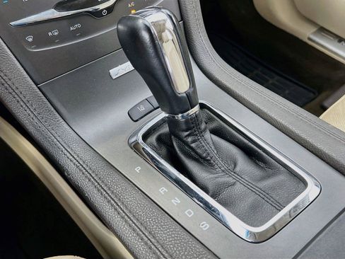 Used 2019 Lincoln MKT AWD image 15