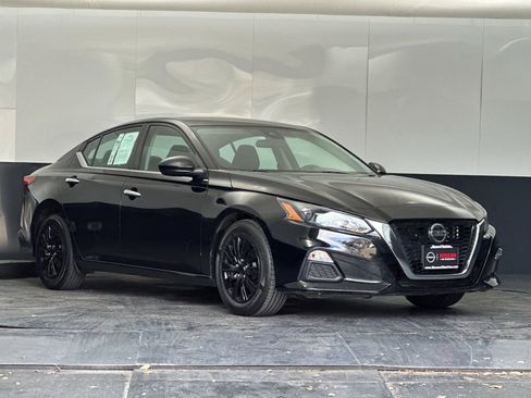 Used 2022 Nissan Altima 2.5 S image 1