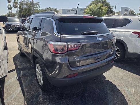 Used 2019 Jeep Compass Latitude w/ Popular Equipment Group FWD image 4